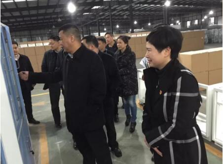 热烈欢迎丨崇州市委欧书记莅临创新家具调研指导
